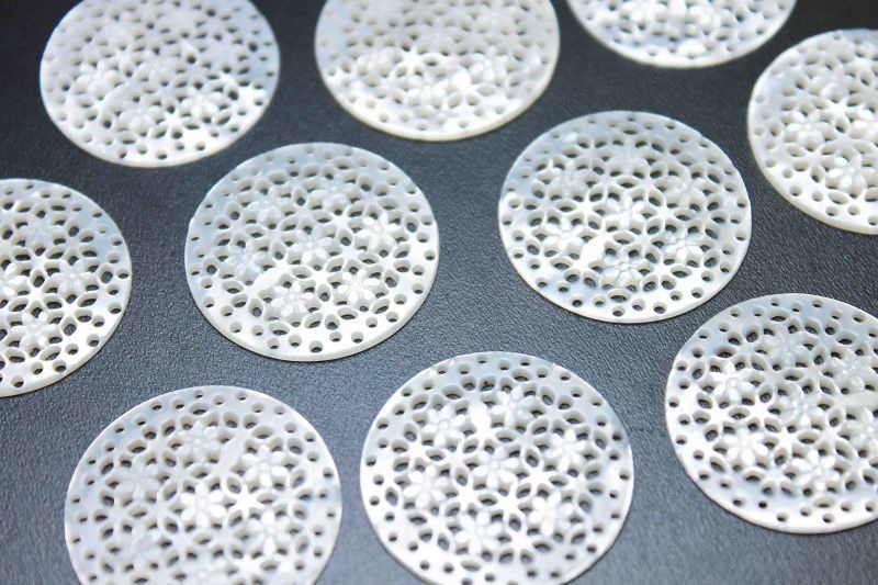 美しい白蝶貝の文字盤