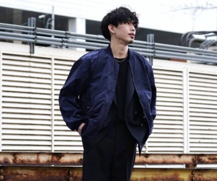 MA-1(ネイビー)のおしゃれな着こなし②Alpha Industries