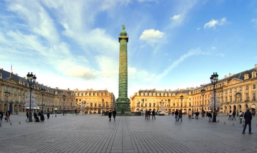 シャネル(CHANEL)プルミエール①パリのヴァンドーム広場の形を元にした八角形の時計