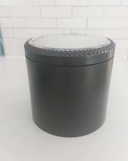 VALIMOR Makaidosが包まれた円筒ケース