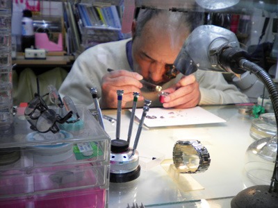 高齢の技術者は資格より熟練の経験が勝る