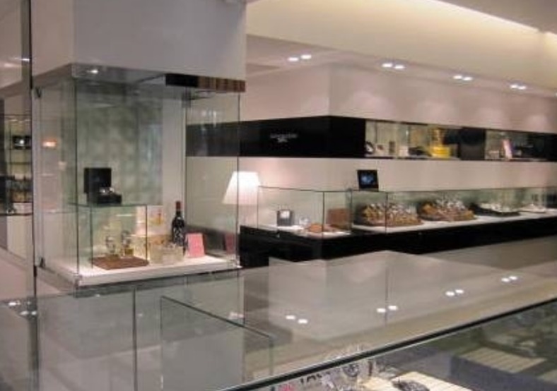 西尾市の時計店：A.M.I nextdoor NISHIO