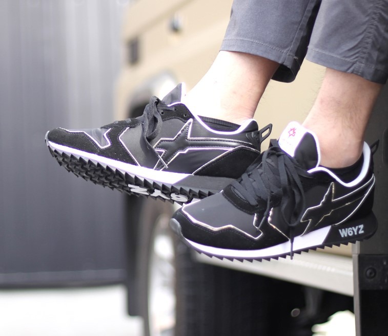 ②「黒ソックス」は黒シューズに合わせる