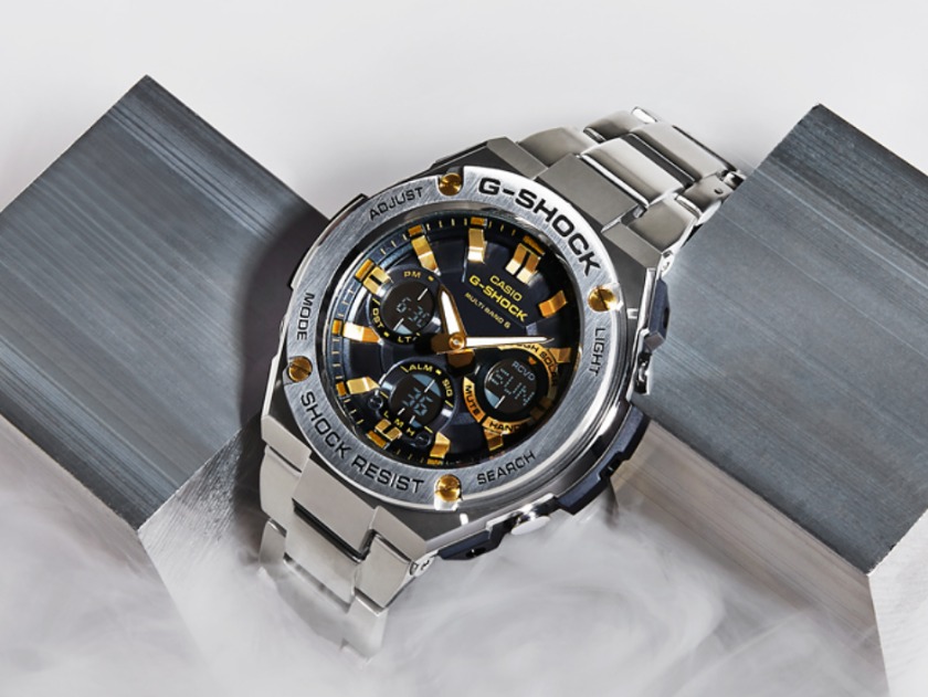 GST-W110D-1A9JF (カシオG-SHOCK) 銀×金のメタリックモデル