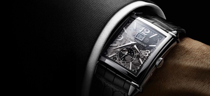 手首にフィットする長方形のケース