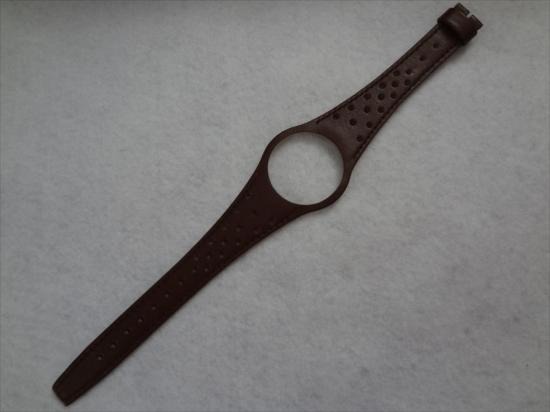 レザーバンドにも合うカジュアルさ