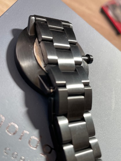 ヘアライン加工が美しい