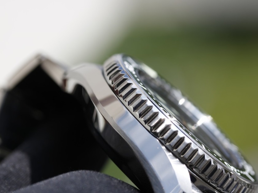 ベゼルのふくらみの違い