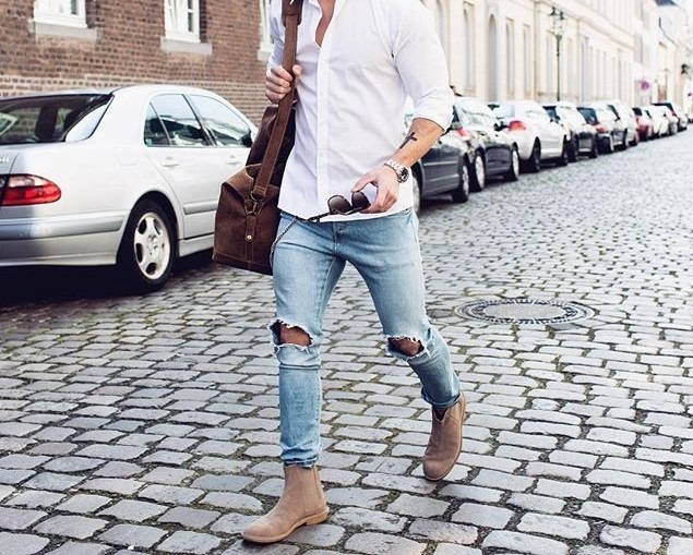 ②白シャツ×ベージュ系サイドゴア