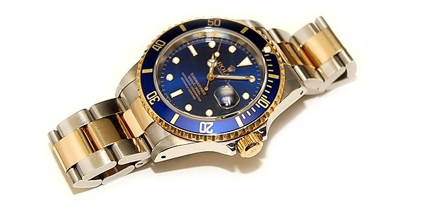 ①青×ゴールドのコンビネーションが珍しい