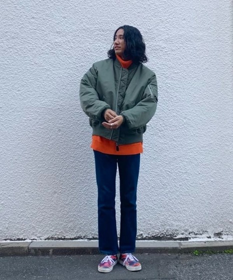 カーキ×オレンジタートルの差しコーデ