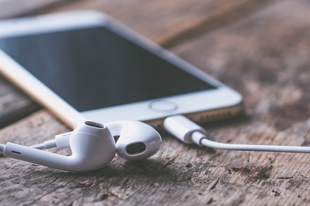 2.Bluetoothイヤホンじゃないと聴けないの？