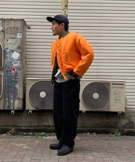 コーデ1：オレンジ×ブラックデニム