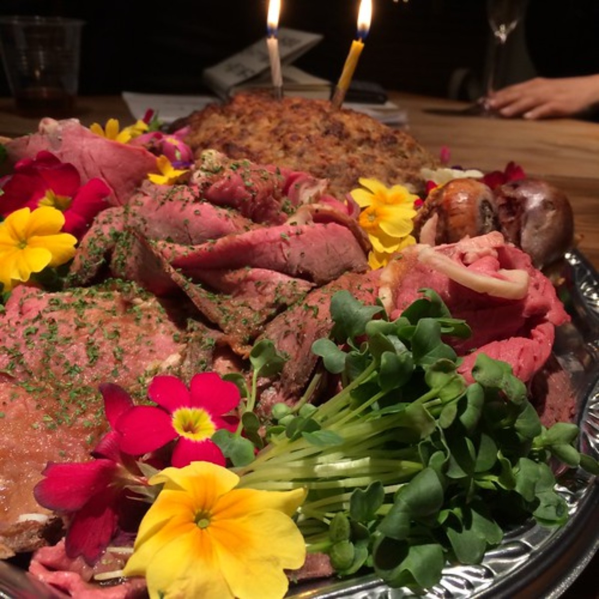 肉ケーキで誕生日 新宿など東京都内で食べられるお店を紹介 旅go タビ ゴー