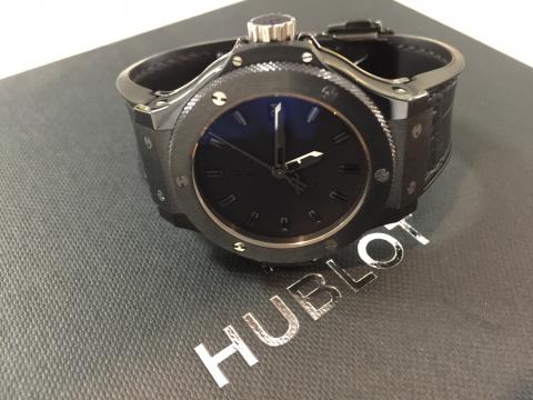 ウブロ HUBLOT ビッグバン オールブラック 365.CM.1110.LR