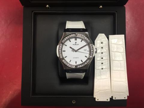 ウブロ HUBLOT クラシックフュージョン 542.NE.2010.LR.1204