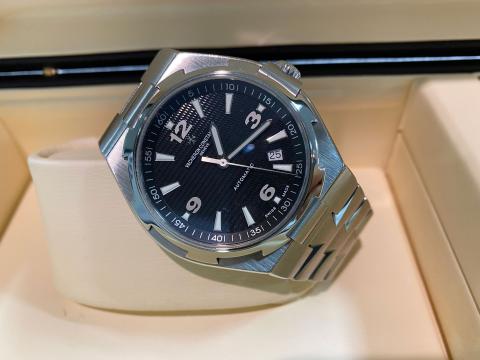 ヴァシュロン・コンスタンタン VACHERON CONSTANTIN オーヴァーシーズ 47040/B01