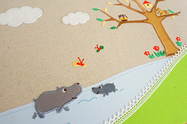 \アルバムづくり応援キャンペーン中!/ 【★刺繍名入れ代込】【ネットオリジナル】フエルアルバム かばおやこの一日 Lサイズ IT-LB-09