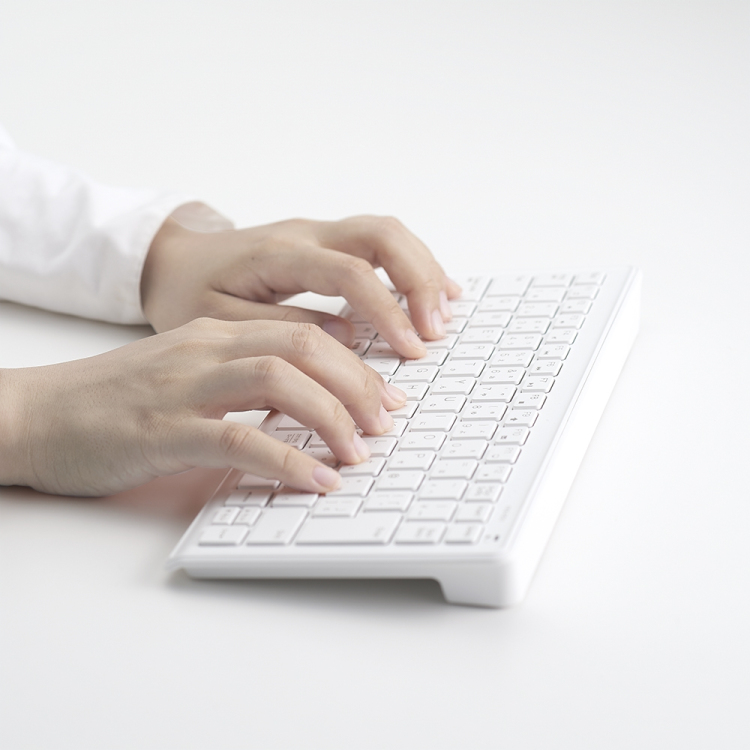 ナカバヤシ 無線静音ミニキーボード(テンキーなし)/ホワイト FKB-R251W (tm)