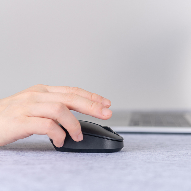 ナカバヤシ 小型無線静音3ボタンBlueLEDマウス/ブラック MUS-RKT246BK (tm)の商品画像2枚目