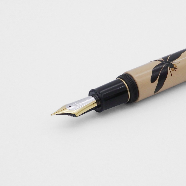 ナカバヤシ TACCIA 影絵 蒔絵万年筆 蜻蛉と菖蒲-B TKG-L18F-TS-Bの商品画像5枚目