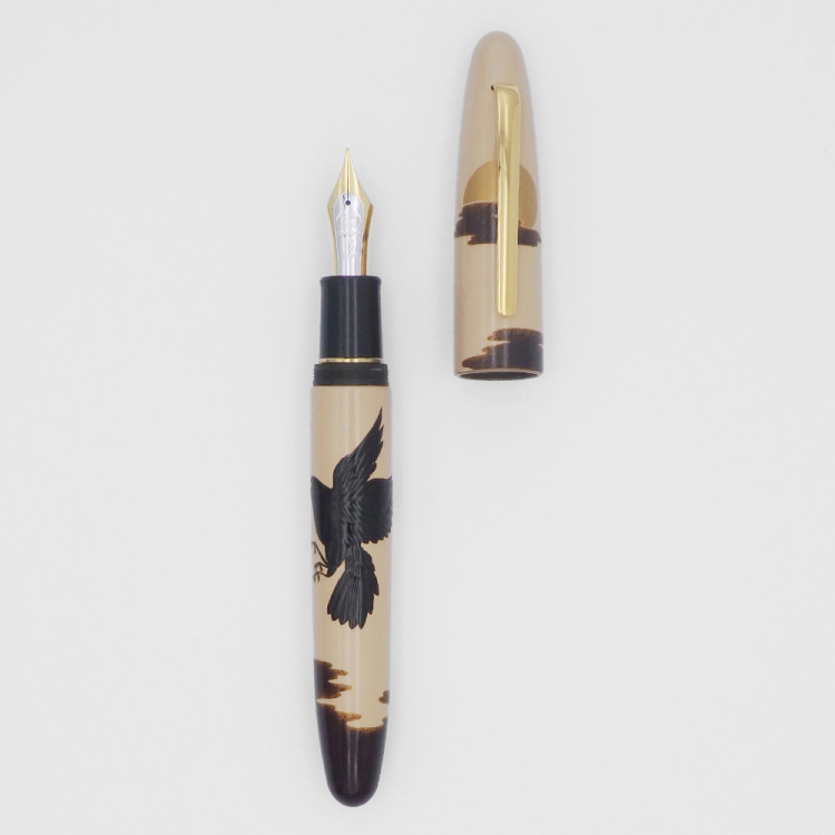 ナカバヤシ　TACCIA　影絵　蒔絵万年筆　八咫烏と太陽-M　TKG-L18F-YT-Mの商品画像2枚目