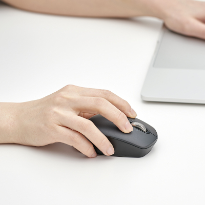 ナカバヤシ 【感動ホイールマウス】Bluetooth・USB無線(デュアル)静音5ボタンBlueLEDマウス Sサイズ/ブラック MUS-DKF239BK (tm) の商品画像2枚目