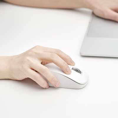 ナカバヤシ 【感動ホイールマウス】Bluetooth・USB無線(デュアル)静音5ボタンBlueLEDマウス Mサイズ/ホワイト MUS-DKF242W (tm)の商品画像2枚目