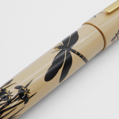 ナカバヤシ TACCIA 影絵 蒔絵万年筆 蜻蛉と菖蒲-B TKG-L18F-TS-Bの商品画像4枚目