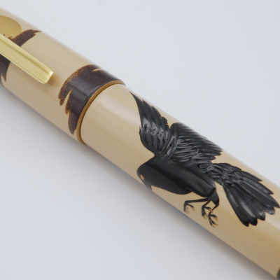 ナカバヤシ TACCIA 影絵 蒔絵万年筆 八咫烏と太陽-B TKG-L18F-YT-Bの商品画像4枚目