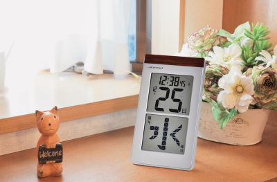 アデッソ　メガ曜日日めくり電波時計の商品画像1枚目