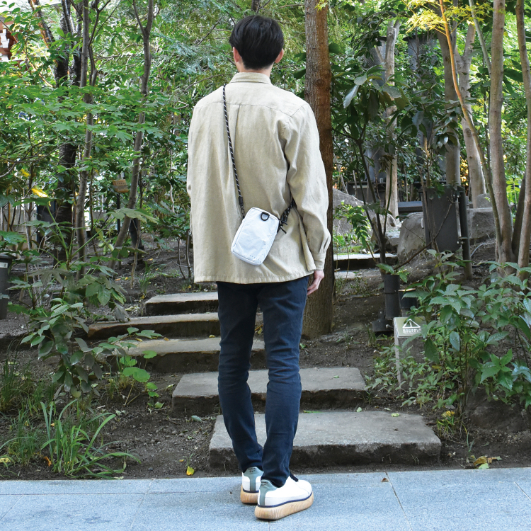 マグエックス　TYVEL．スマホショルダーポーチ　ライトグレーの商品画像8枚目