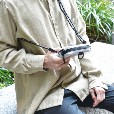 マグエックス　TYVEL．スマホショルダーポーチ　ライトグレーの商品画像10枚目