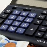 ユーロ紙幣と電卓