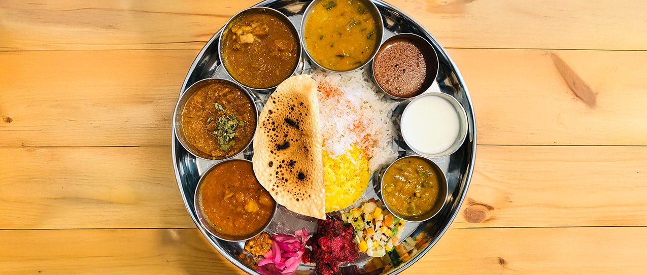 13:00　ミールス専門店「月とスパイス」でランチ