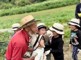 農家さんと子どもの姿