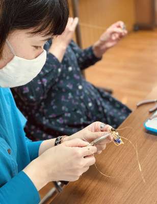 ワイヤーアートのアクセサリー 道新文化センター