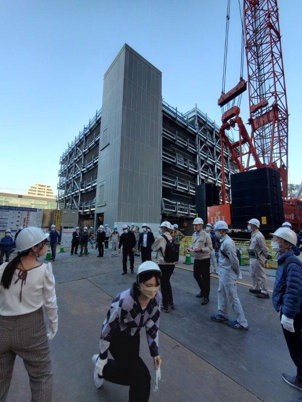 植松研究室：「北8西1地区第一種市街地再開発事業 施設建築物新築工事」の現場を見学しました（CPD認定プログラム）。（2022.10.13）