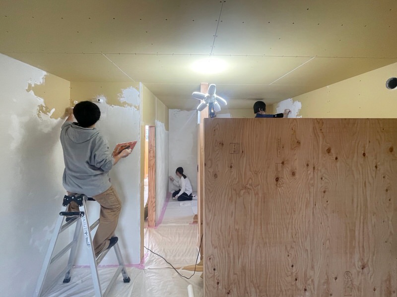 建築学科学生が漆喰塗りを体験してきました！