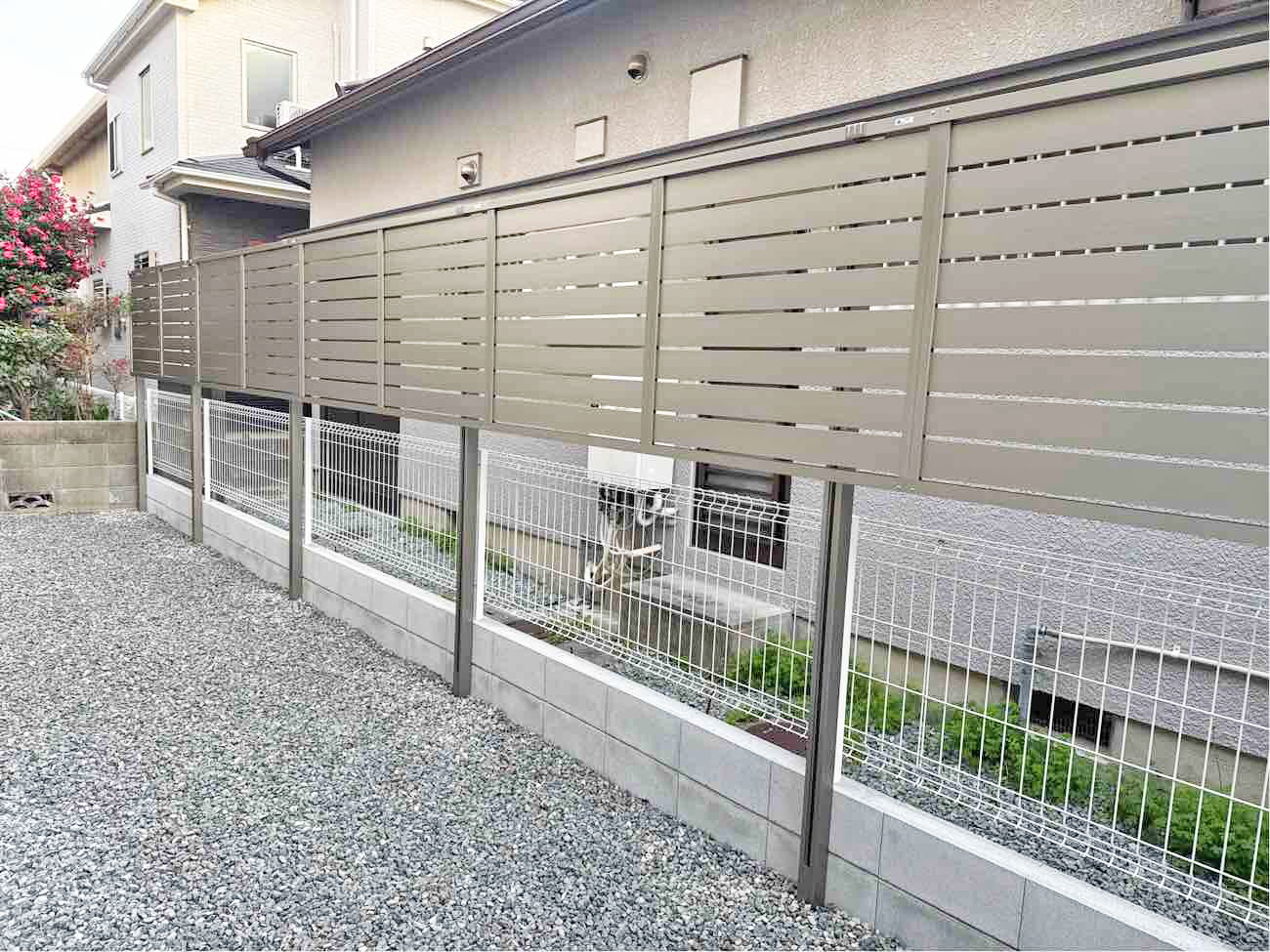 メッシュフェンス+目隠しフェンス 施工例 メッシュフェンス+目隠しフェンス 施工例