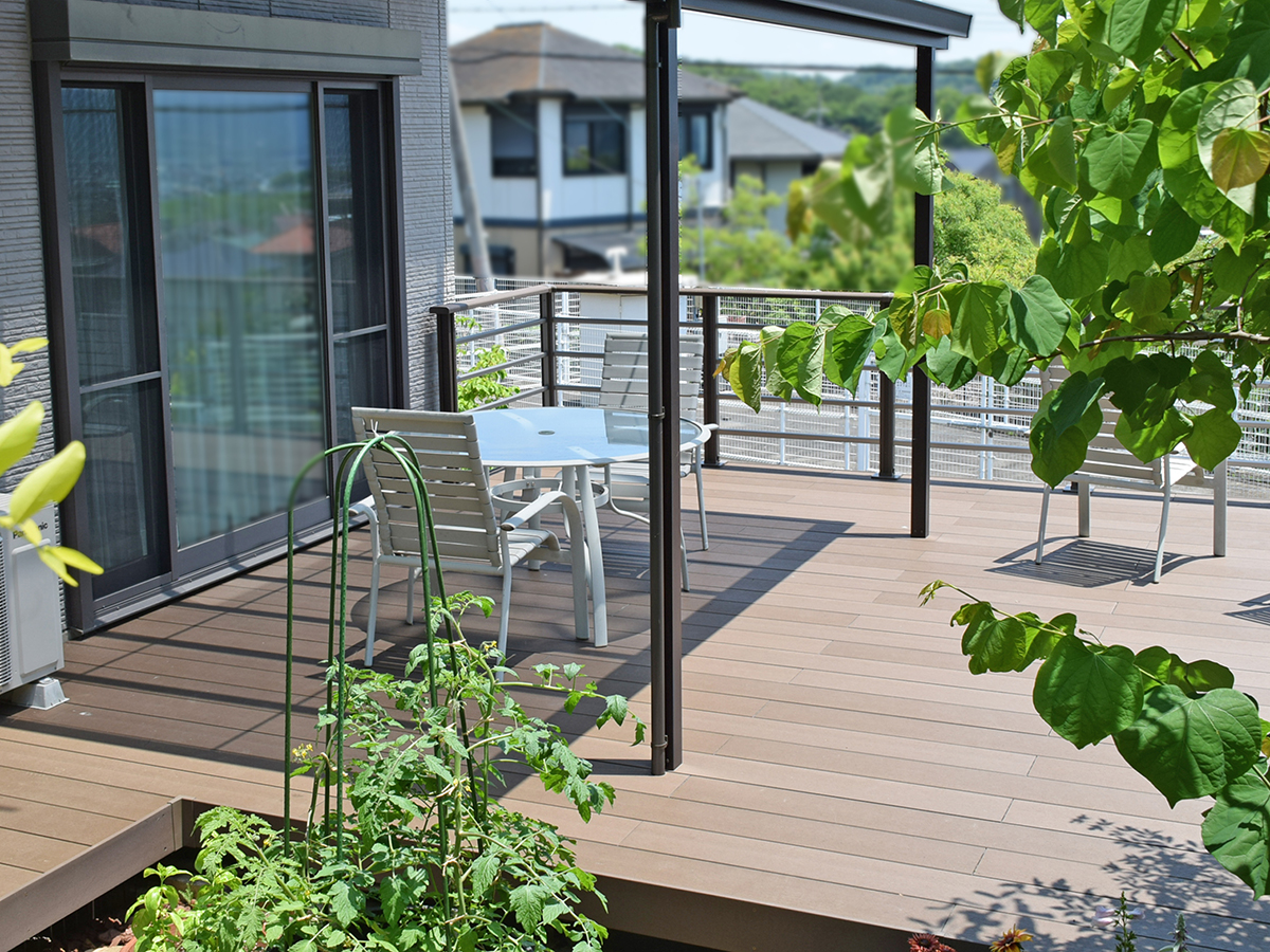 ウッドデッキ　テラス屋根　施工例