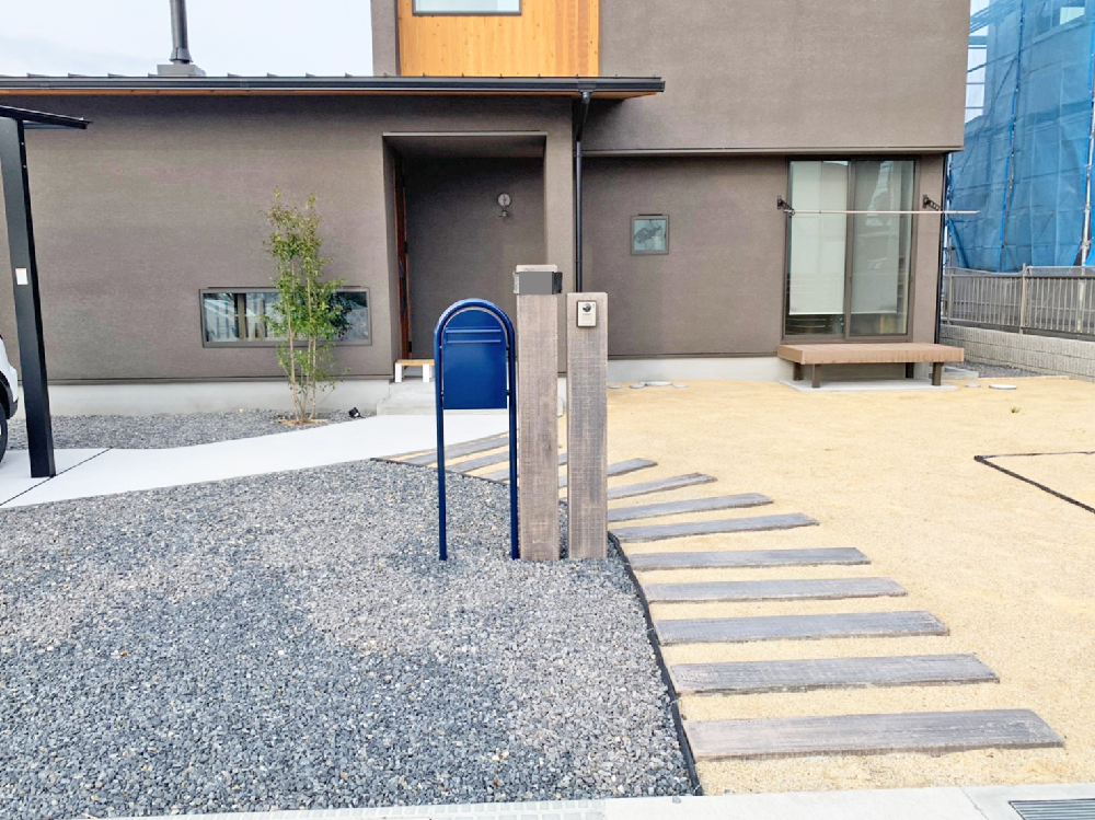 コンクリート製枕木(擬木)門柱 東洋工業 ヴィンテージウッド 郵便受けポスト セキスイエクステリア ボンボビ.jpg コンクリート製枕木(擬木)門柱 東洋工業 ヴィンテージウッド 郵便受けポスト セキスイエクステリア ボンボビ.jpg