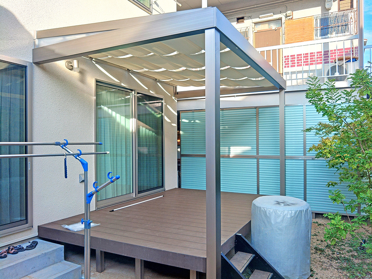 ウッドデッキ　テラス屋根　施工例