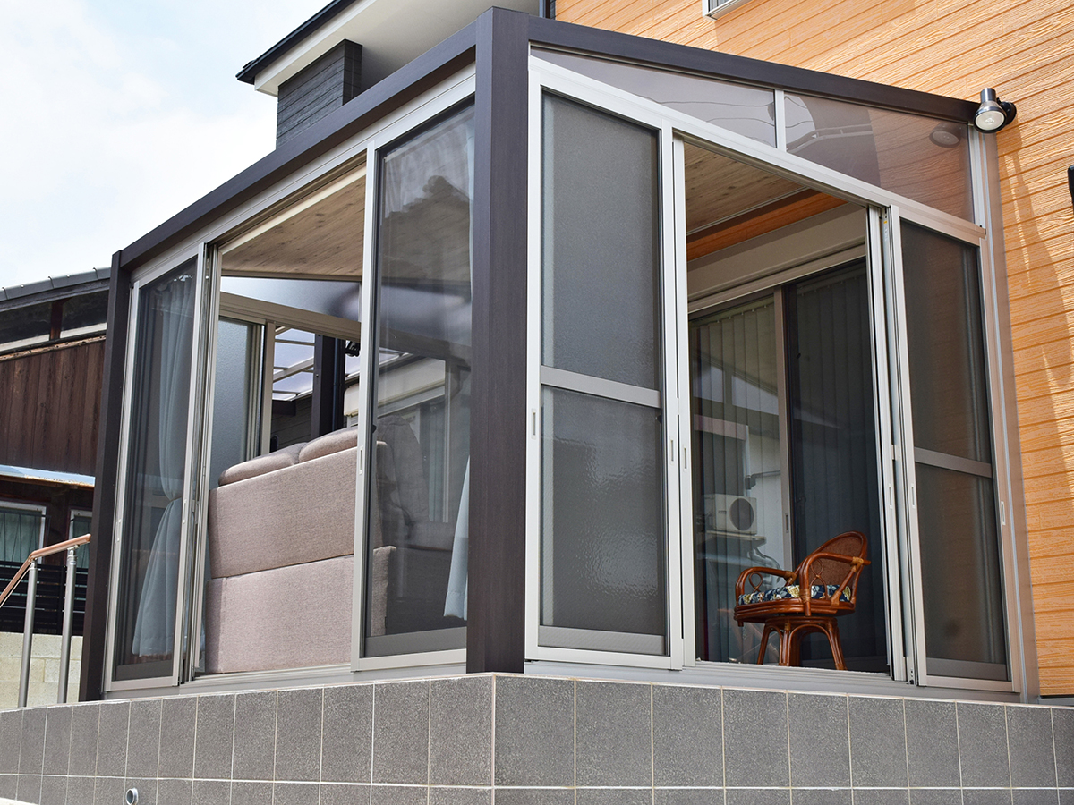 YKKAP　木製調ソラリアテラス囲い　施工例