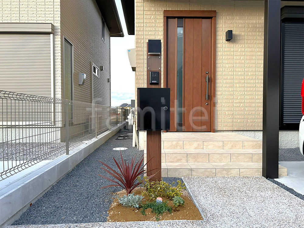 コルジリネ　LIXIL　機能門柱FW　施工例