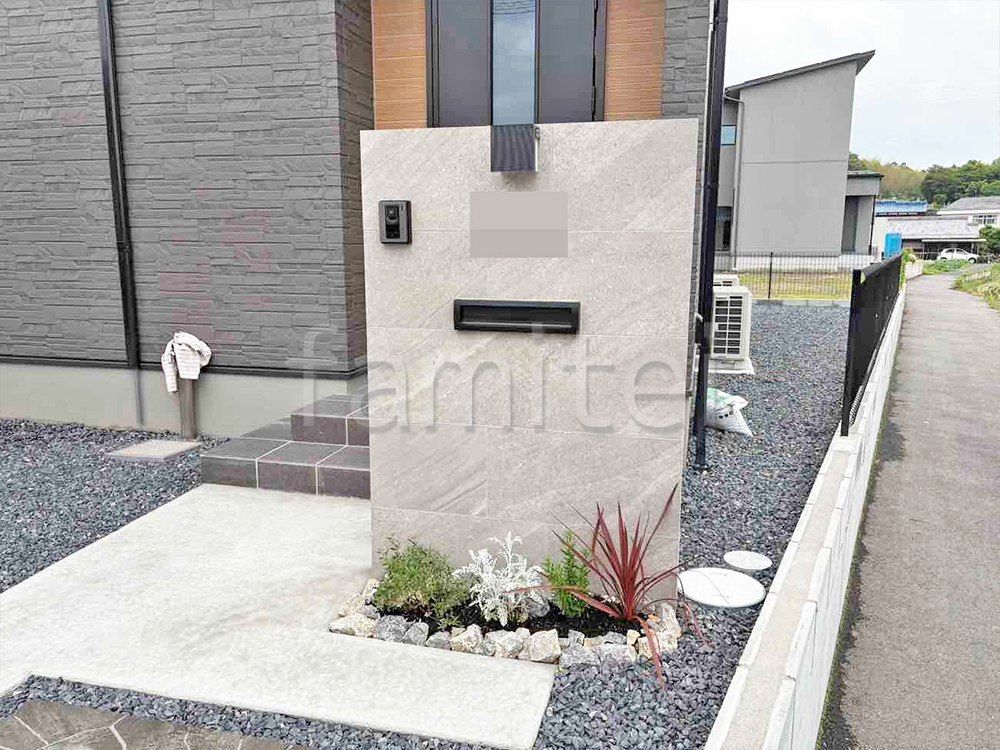 モダン門柱 コルジリネ 下草 施工例 モダン門柱 コルジリネ 下草 施工例