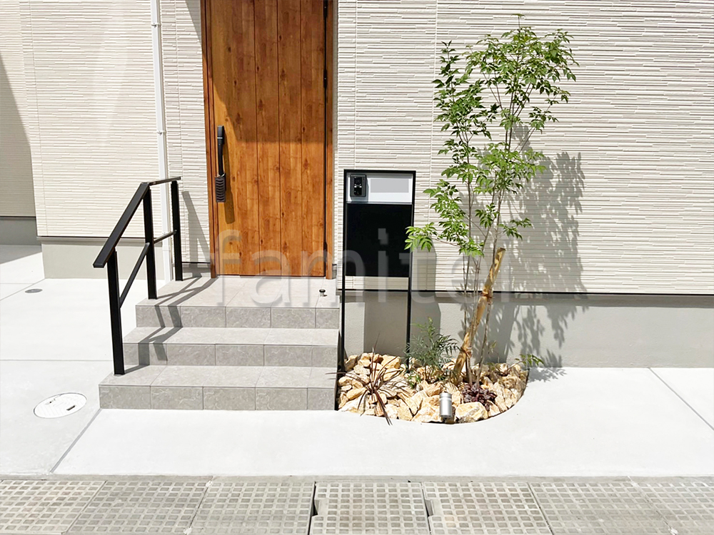 コルジリネ　LIXIL　機能門柱FS　施工例