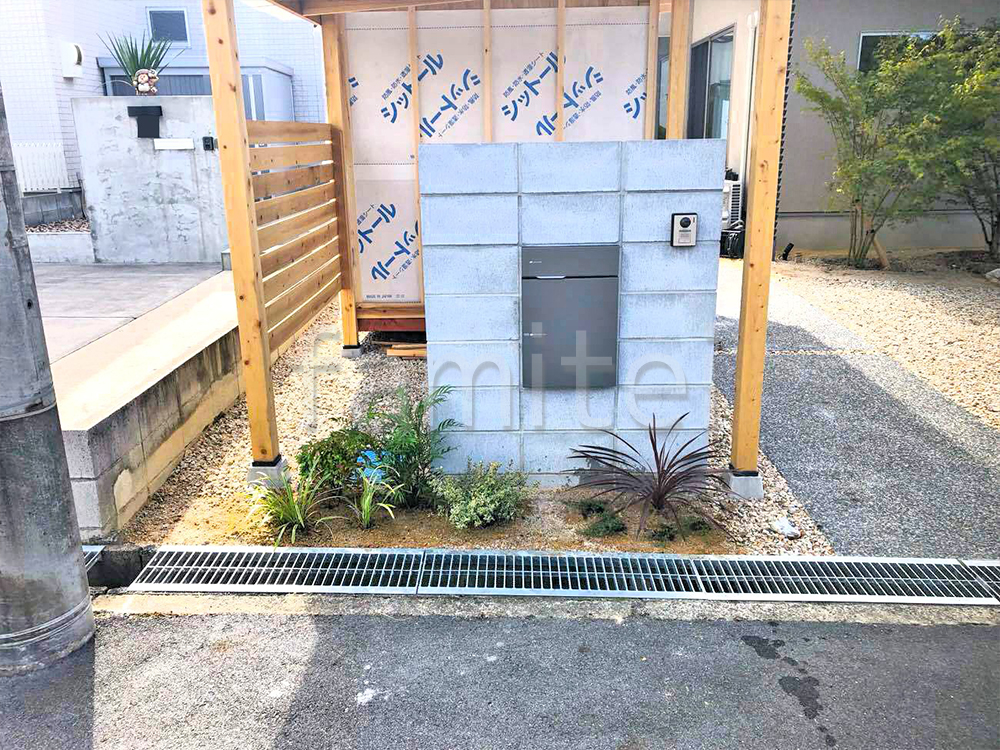 モダン門柱 コルジリネ 下草 施工例 モダン門柱 コルジリネ 下草 施工例