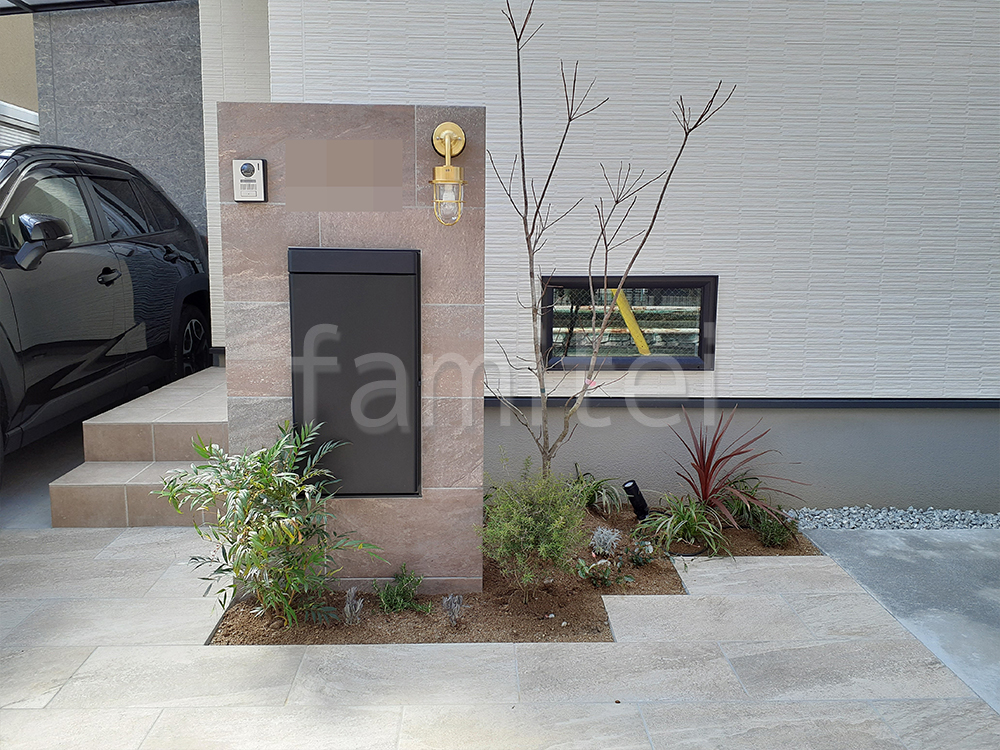 モダン門柱 コルジリネ スモークツリー 施工例 モダン門柱 コルジリネ スモークツリー 施工例