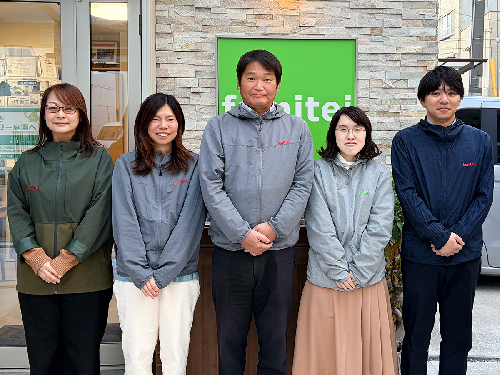 ファミリー庭園関西工事コミコミショップ　集合写真